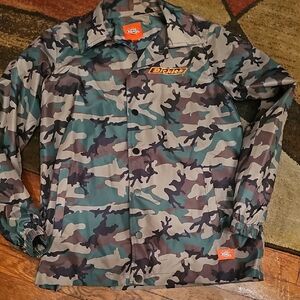 Dickies Men's Green Camouflage Button Down Shirt